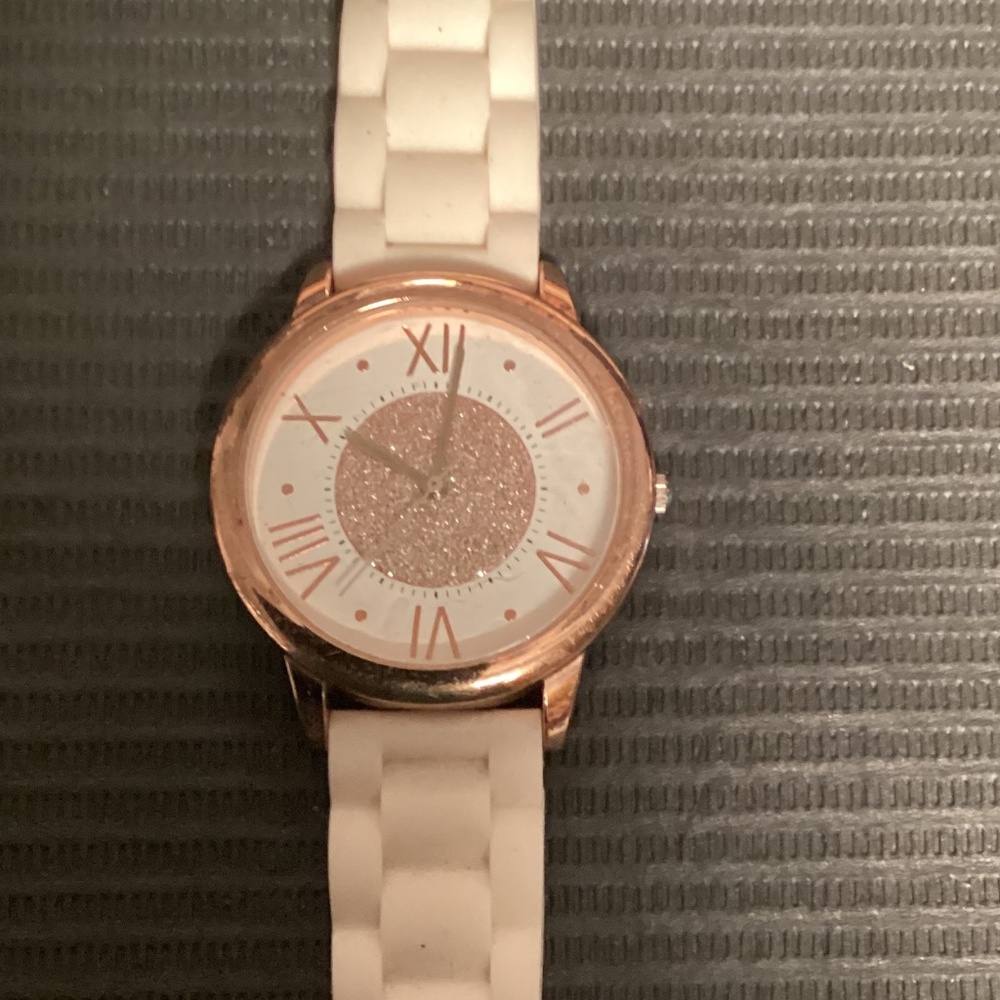 Vintage Claires sparkly pink ladies watch. Runs fine.